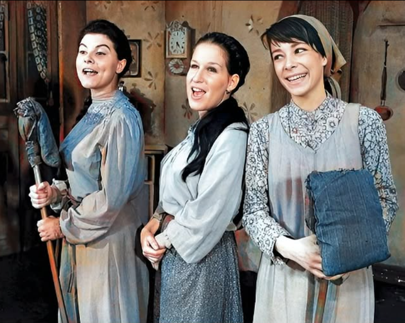 Adrienne Barbeau, 23, Bette Midler, 22, and Tanya Everett, 20, in "Fiddler on the Roof" on Broadway, 1968.