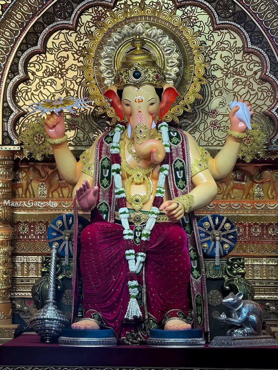 PuneGuide's tweet image. लालबागच्या राजाचे प्रथम दर्शन 🙏
#lalbaug #mumbai #mumbaikar #mumbaiguide_ #mumbaiganpati #lalbaughcharaja