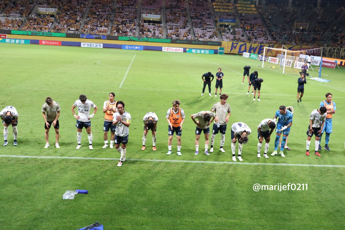 仙台行きの新幹線はまさかの160分遅れで新幹線内に缶詰め状態（苦笑）なんとかキックオフに間に合う。
両チームの勝ちたいという気持ちが凄い試合だった。だからこそ勝ちたかったな（ ;  ; ）
あの熱い空間を共感出来たのは貴重。
ジェフが大好き♪ってしみじみ。
2025.8.24
#jefunited 
#ジェフ千葉