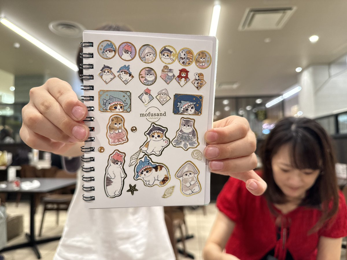 Japón con jamón 📖 (@nekojitablog) on Twitter photo Vaya la que teníamos montada entre las pegatinas y la merienda. Cada uno con su álbum 📒 Vaya la que teníamos montada entre las pegatinas y la merienda. Cada uno con su álbum 📒