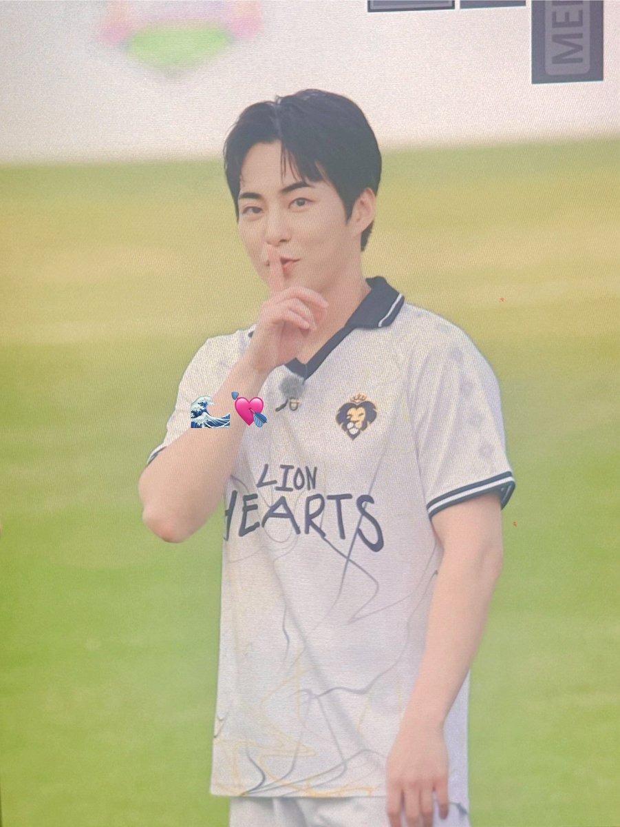 flfluv's tweet image. 아니 시우민오빠너무웃겻던점 
친구들이 시우민선수!! 외치니까
조용히하라고함ㅅㅂ
쉿쉿하고 손사래를막치심
옆에서지켜보니까 너무재밋었어요