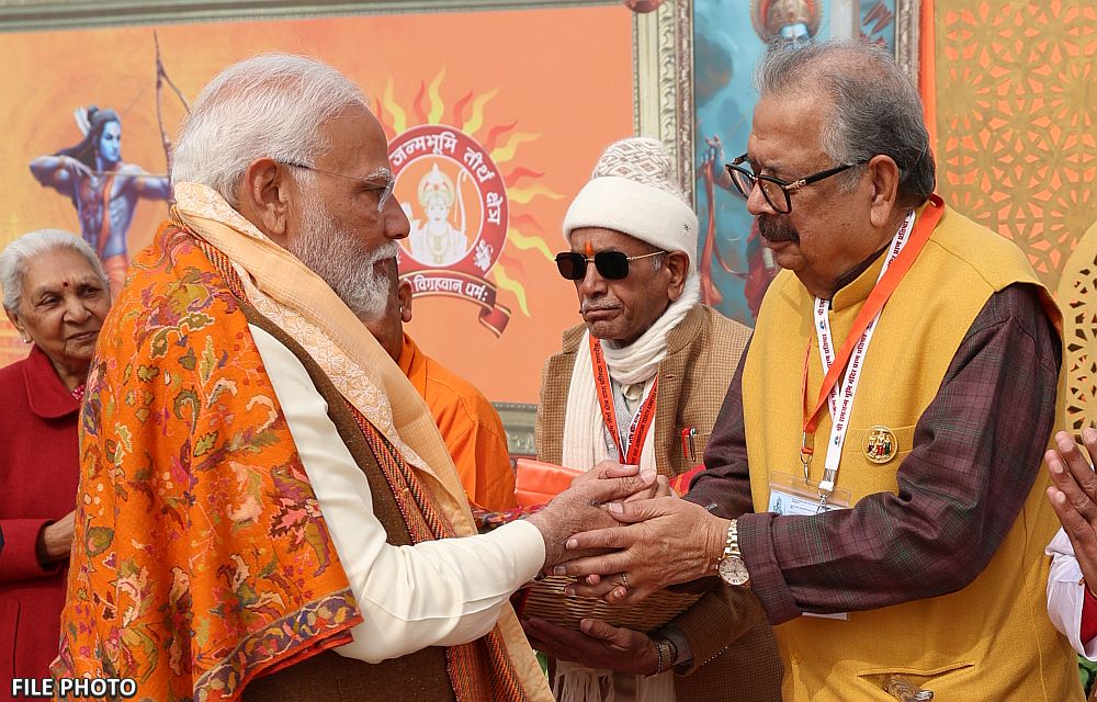 Narendra Modi (@narendramodi) on Twitter photo рд╢реНрд░реА рд░рд╛рдо рдЬрдиреНрдорднреВрдорд┐ рддреАрд░реНрде рдХреНрд╖реЗрддреНрд░ рдЯреНрд░рд╕реНрдЯ рдХреЗ рд╕рджрд╕реНрдп рдФрд░ рд░рд╛рдЬрд╕рджрди рдЕрдпреЛрдзреНрдпрд╛ рдХреЗ рдореБрдЦрд┐рдпрд╛ рд╡рд┐рдорд▓реЗрдВрджреНрд░ рдореЛрд╣рди рдкреНрд░рддрд╛рдк рдорд┐рд╢реНрд░ рдЬреА рдХреЗ рджреЗрд╣рд╛рд╡рд╕рд╛рди рд╕реЗ рдЕрддреНрдпрдВрдд рджреБрдЦ рд╣реБрдЖ рд╣реИред рдЙрдирдХрд╛ рдЬреАрд╡рди рдзрд╛рд░реНрдорд┐рдХ рдФрд░ рд╕рд╛рдорд╛рдЬрд┐рдХ рдХрд╛рд░реНрдпреЛрдВ рдХреЛ рд╕рдорд░реНрдкрд┐рдд рд░рд╣рд╛ред рдкреНрд░рднреБ рд╢реНрд░реА рд░рд╛рдо рд╕реЗ рдкреНрд░рд╛рд░реНрдердирд╛ рд╣реИ рдХрд┐ рдЙрдиреНрд╣реЗрдВ рдЕрдкрдиреЗ рд╢реНрд░реАрдЪрд░рдгреЛрдВ рдореЗрдВ рд╕реНрдерд╛рди рджреЗрдВ рдФрд░ рдЙрдирдХреЗ рд╢реЛрдХрд╛рдХреБрд▓ рд╢реНрд░реА рд░рд╛рдо рдЬрдиреНрдорднреВрдорд┐ рддреАрд░реНрде рдХреНрд╖реЗрддреНрд░ рдЯреНрд░рд╕реНрдЯ рдХреЗ рд╕рджрд╕реНрдп рдФрд░ рд░рд╛рдЬрд╕рджрди рдЕрдпреЛрдзреНрдпрд╛ рдХреЗ рдореБрдЦрд┐рдпрд╛ рд╡рд┐рдорд▓реЗрдВрджреНрд░ рдореЛрд╣рди рдкреНрд░рддрд╛рдк рдорд┐рд╢реНрд░ рдЬреА рдХреЗ рджреЗрд╣рд╛рд╡рд╕рд╛рди рд╕реЗ рдЕрддреНрдпрдВрдд рджреБрдЦ рд╣реБрдЖ рд╣реИред рдЙрдирдХрд╛ рдЬреАрд╡рди рдзрд╛рд░реНрдорд┐рдХ рдФрд░ рд╕рд╛рдорд╛рдЬрд┐рдХ рдХрд╛рд░реНрдпреЛрдВ рдХреЛ рд╕рдорд░реНрдкрд┐рдд рд░рд╣рд╛ред рдкреНрд░рднреБ рд╢реНрд░реА рд░рд╛рдо рд╕реЗ рдкреНрд░рд╛рд░реНрдердирд╛ рд╣реИ рдХрд┐ рдЙрдиреНрд╣реЗрдВ рдЕрдкрдиреЗ рд╢реНрд░реАрдЪрд░рдгреЛрдВ рдореЗрдВ рд╕реНрдерд╛рди рджреЗрдВ рдФрд░ рдЙрдирдХреЗ рд╢реЛрдХрд╛рдХреБрд▓