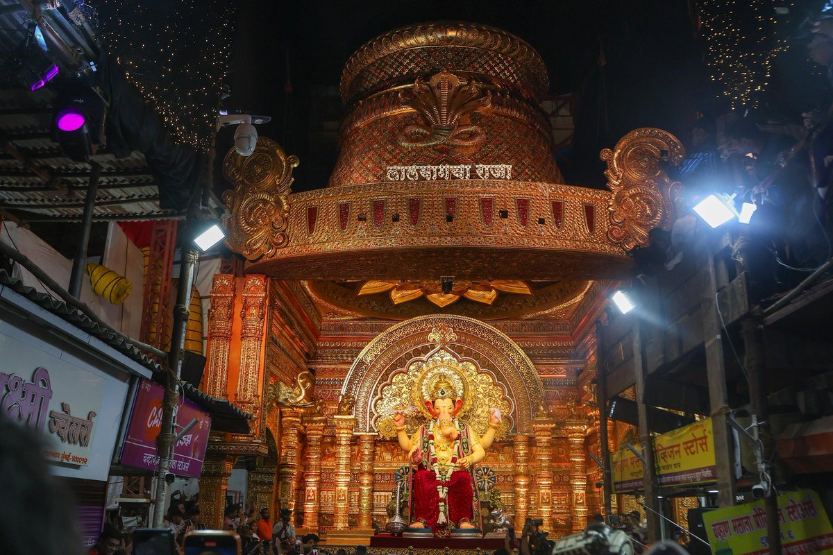 LoksattaLive (@loksattalive) on Twitter photo लालबागच्या राजाचं प्रथम मुखदर्शन २०२५ | Lalbaugcha Raja
Loksatta.com
(फोटो – आकाश पाटील, इंडियन एक्सप्रेस)
#GaneshChaturthi #lalbaghcharaja <a href="/LalbaugchaRaja/">Lalbaugcha Raja</a> लालबागच्या राजाचं प्रथम मुखदर्शन २०२५ | Lalbaugcha Raja
Loksatta.com
(फोटो – आकाश पाटील, इंडियन एक्सप्रेस)
#GaneshChaturthi #lalbaghcharaja <a href="/LalbaugchaRaja/">Lalbaugcha Raja</a>