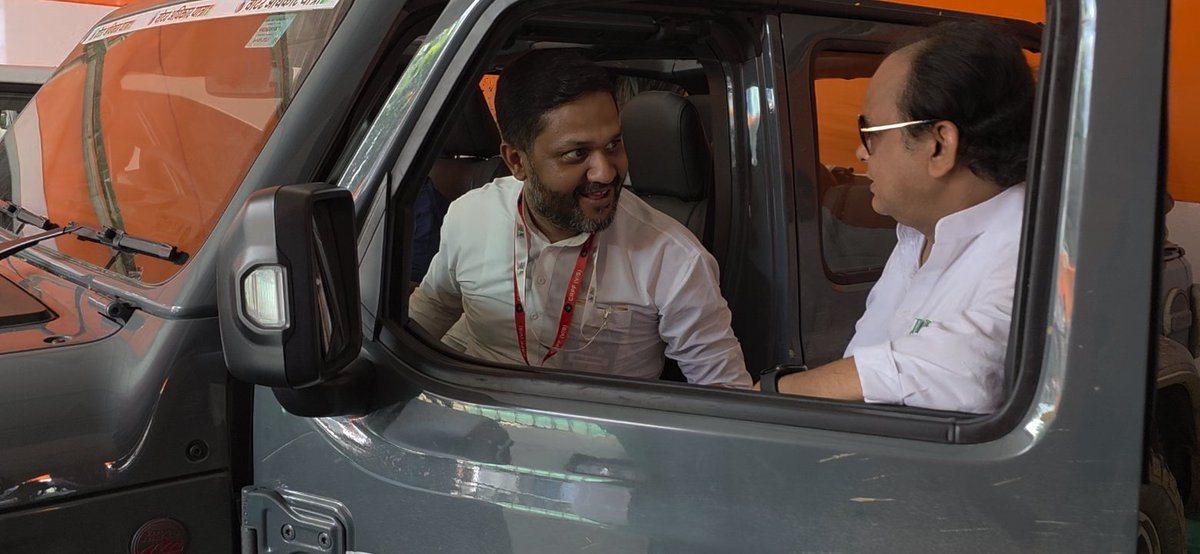 IrfanAnsariMLA's tweet photo. जन योद्धा श्री राहुल गांधी जी @RahulGandhi की यह गाड़ी अब बदलाव की सुनामी बन चुकी है… भाजपा @BJP4Jharkhand लाख कोशिश कर ले, इसे रोक पाना नामुमकिन है।

🔥 यह सिर्फ़ गाड़ी नहीं, भाजपा के अंत का एलान है @kcvenugopalmp!
@INCIndia @INCJharkhand_ @IYCJharkhand
@vidyarthee @yadavtejashwi @KRajuINC @sirivellaprasad @KumarJaimangal @MahtoKeshavINC