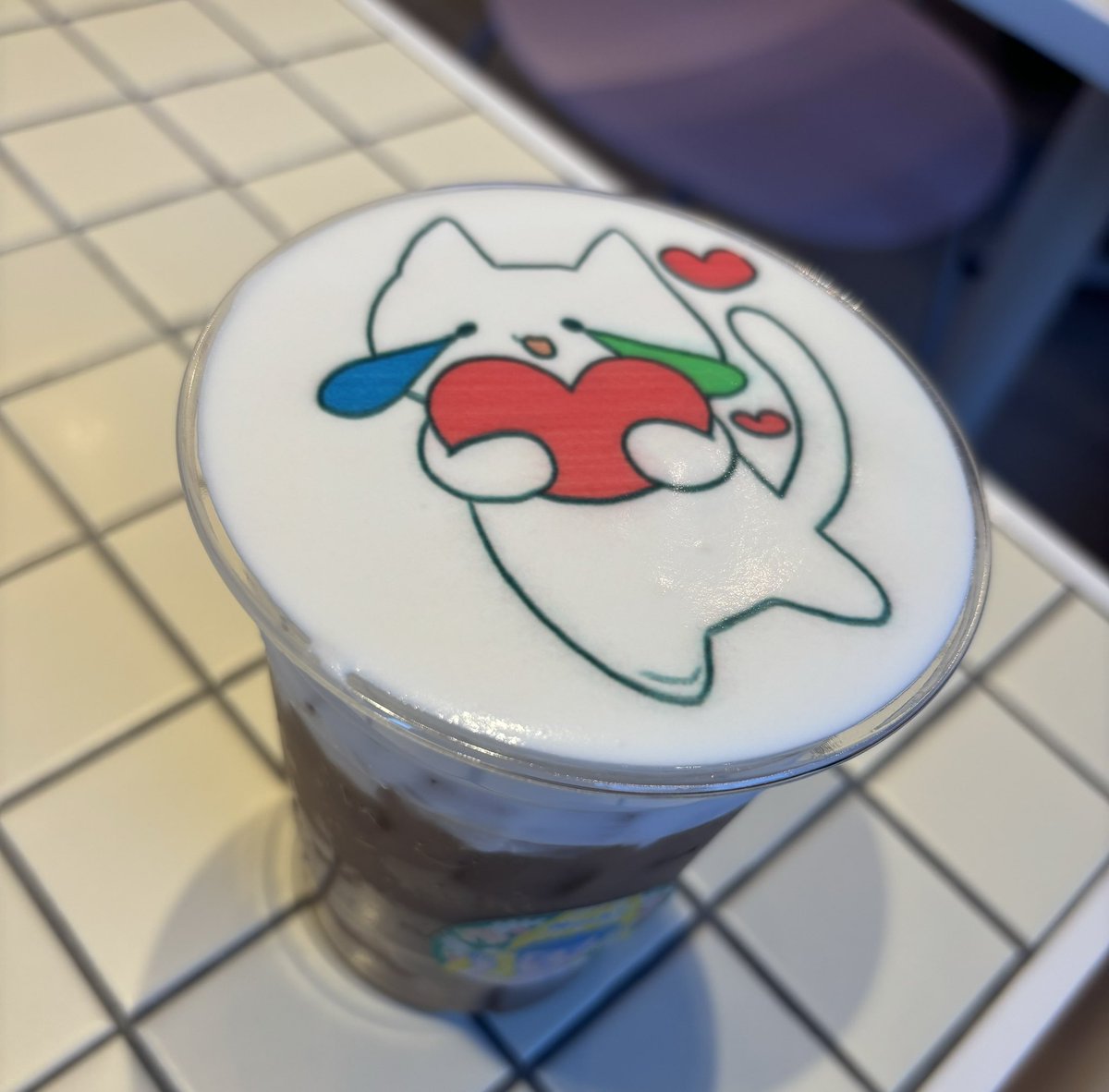 look_kato10's tweet image. ライブ終わりカフェ行ったら、画像のっけてくれるラテ？があったから、自分の絵でやってもらった🥰🥰🥰

という自慢でした🥰🥰🥰
おやすみ〜