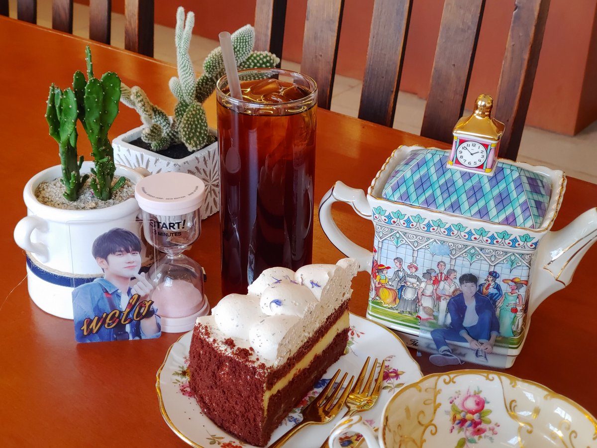 한여름의크리스마스에 
#신비로운_옹이_생일축하해
태어난선물같은그대는옹성우
#Onge_Magical_Summer