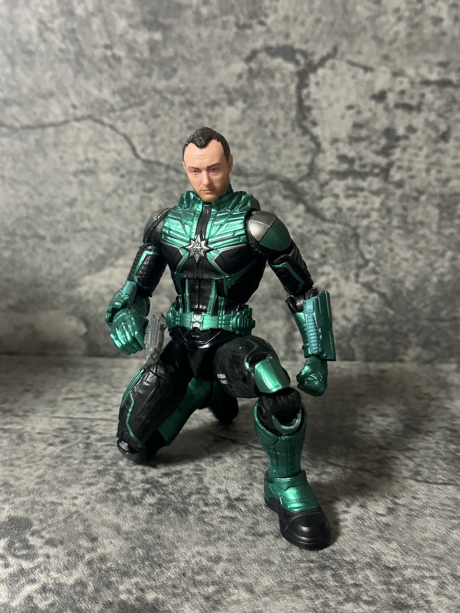 ブラックシリーズのジョッド・ナ・ナウッドからヘッドを引き抜いて、マーベルレジェンドのヨン・ログに接続！