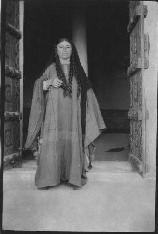 غابوا الرجال، لا غابن المفطّنات"

مثل نجدي شعبي يدل على أهمية وجود ذكاء المرأة في حياة أي رجل والإضافة له، 

أحب وجود المرأة النجدية في التاريخ النجدي وحضورها القوي سواء سياسياً، اجتماعياً، أدبياً/فنياً، أو حتى دينياً،

في كل زاوية بالتاريخ النجدي تلقى المرأة النجدية حاضرة، فحتى