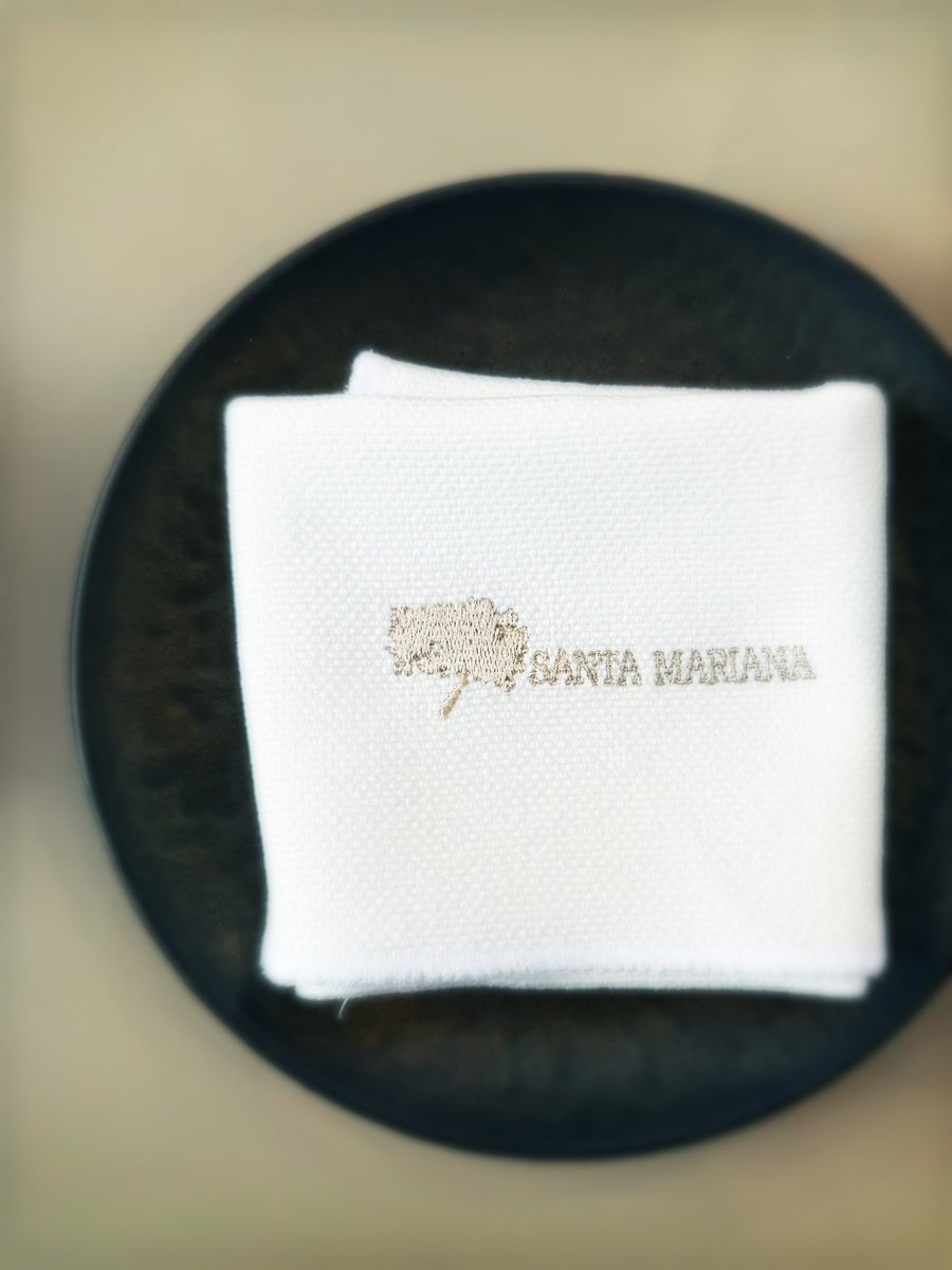 gerrydekker's tweet photo. Gisteravond was het tussen de wilde olijfbomen culinair genieten op het terras van Agroturismo Santa Mariana, met een verrassende akoestische set van Rodrigo Oro.
#santamariana #rodrigooro #emocional #indiepop #alaior #menorca #elizawashere https://t.co/0NAjtFnMeT
