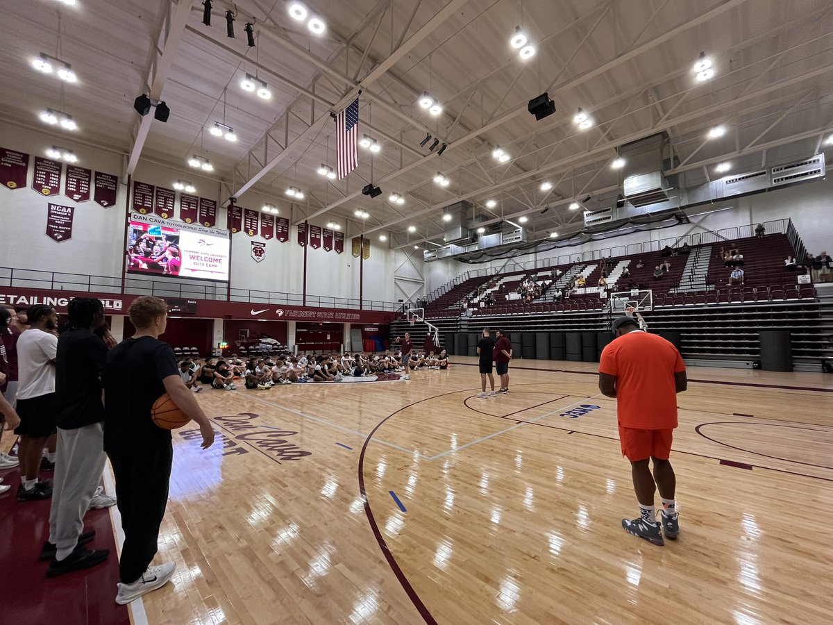 Here at Fairmont State for the FSU Basketball Elite Camp.

Some of the top players in WV, along with a few players from Ohio, PA, VA and more participating in the event. 

Bethany and Waynesburg in attendance. #WVPrepBB 🏀