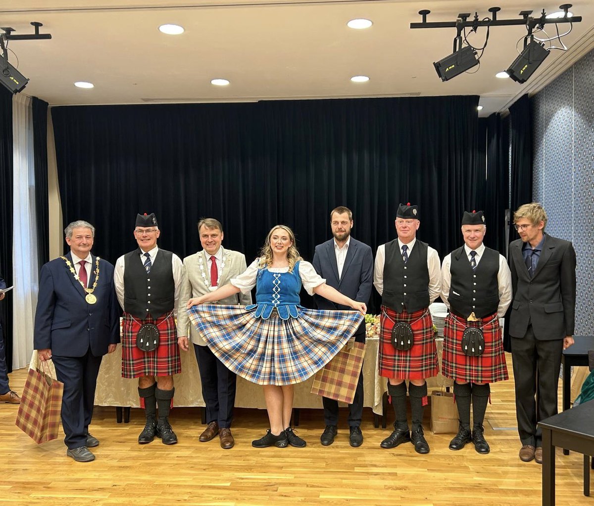 Mezinárodní folklorní festival v Červeném Kostelci opět ukázal, že tradice, hudba a radost spojují lidi napříč kontinenty.

Díky všem souborům, a speciálně skotské Royal Burgh of Renfrew Pipe Band 🏴󠁧󠁢󠁳󠁣󠁴󠁿, za skvělý zážitek!