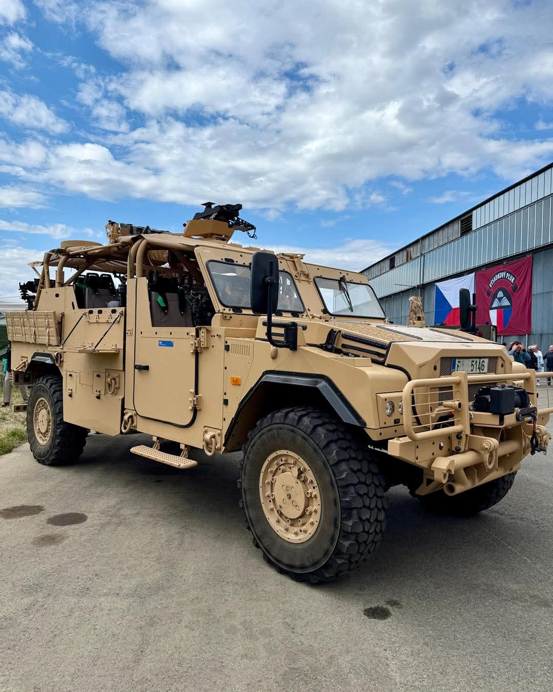 GzH6YCTWQAA2w0Q?format=jpg&name=large