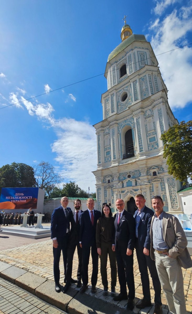It’s a sunny☀️Independence Day in Kyiv 🇺🇦! Honoured to confirm Latvia’s 🇱🇻firm support and best wishes of peace, security, growth&amp;prosperity! Бажаемо Украіні миру, безбеки, зростання, та процвітання! Liels gods apliecināt Latvijas nelokāmo atbalstu Ukrainas neatkarības dienā!