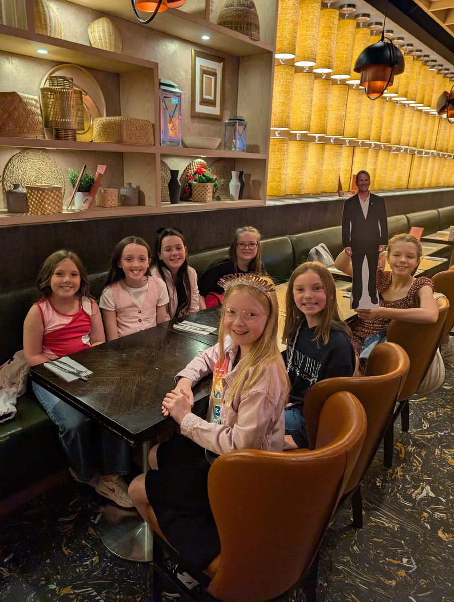 Brown276Maria's tweet photo. @SteveBackshall my daughter thinks you are amazing and has had you accompanying her around Glasgow on her 11th birthday today for lunch and an Escape Room 🤭 we were looking forward to seeing you on November 1st! https://t.co/zDU55471Fo
