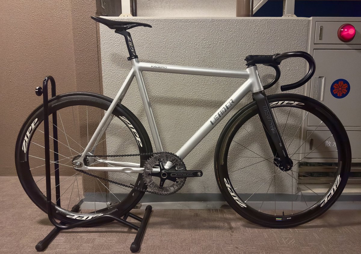 Kitchy1220's tweet image. チェーンリング変えてハンドル変えた
似合いそうなペダルとトゥークリとストラップ教えてください