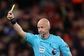 استغربت من موقف في مباراة نوتنغهام وكريستال بالاس 
حارس نونتغهام سيلس بينفذ ضربة مرمى وعطاه كرت اصفر الحكم تايلور لاضاعه الوقت !!!!

النتيجة كانت 1-0 كريستال بالاس 🤷🏻‍♂️