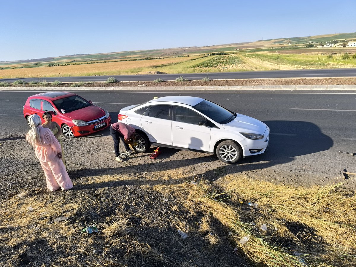 Evde sıkılan bir ben değilmişim.
 Lastik 2