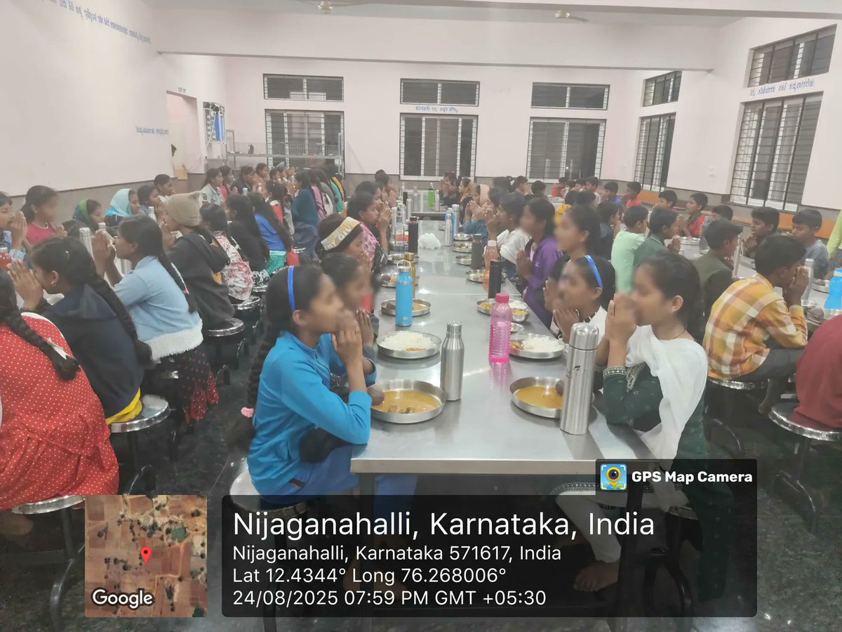 ಡಾ. ಬಿ ಆರ್ ಅಂಬೇಡ್ಕರ್ ವಸತಿ ಶಾಲೆ ಹೆಬ್ಬಾಳ ಮಿರ್ಲೆ ಇಲ್ಲಿನ ವಿದ್ಯಾರ್ಥಿಗಳಿಗೆ ನೀಡಲಾದ ರಾತ್ರಿ ಊಟದ ಫೋಟೋಗಳು. The photos of the dinner served to students at dr. b r ambedkar residential school, hebbalu (mirle). ದಿನಾಂಕ/Date: 24/08/2025. #SocialAudit_SWDMeals #SocialWelfare_Karnataka