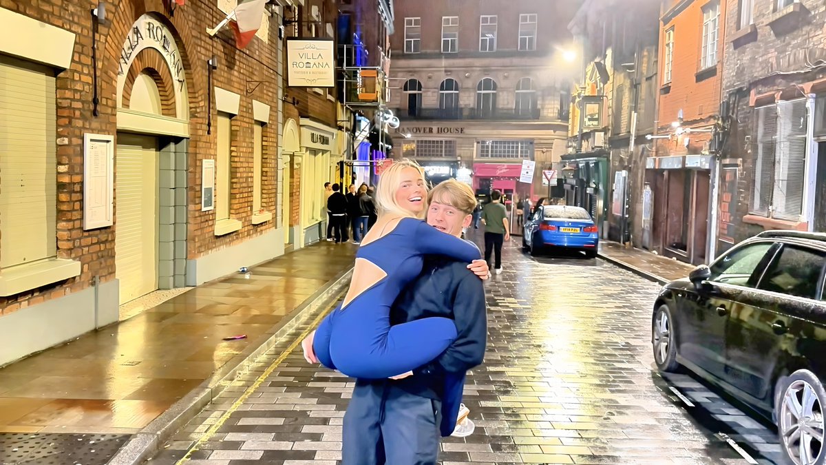 UrbanNightscape's tweet photo. Liverpool Nightlife
#urbannightscapes #liverpool #nightlife #patreon #drunk #SaturdayVibes #SaturdayNight #barefootgirls #beautiful #beautifulgirls https://t.co/vr8crT6PZV