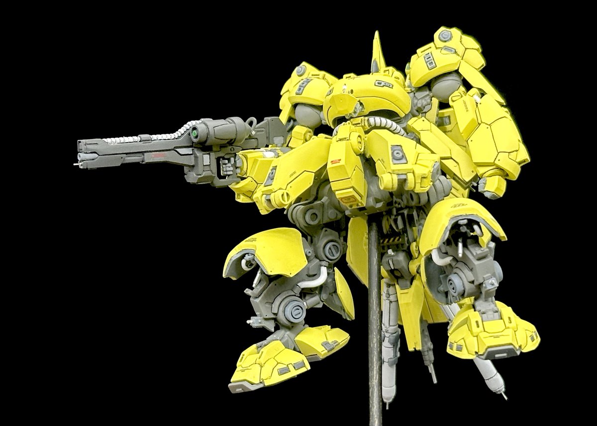 ①

モノアイには電飾も仕込みました。