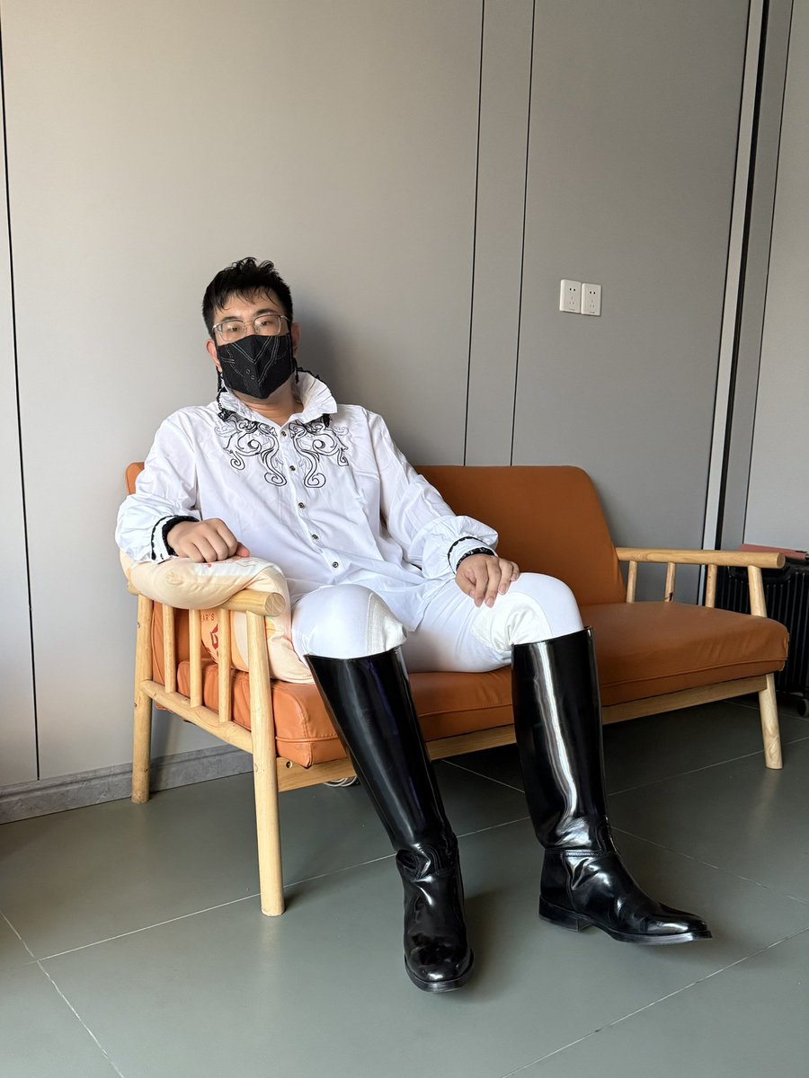 Paulus_3933's tweet photo. 周末马靴 #马靴 https://t.co/SICj1oB7xi