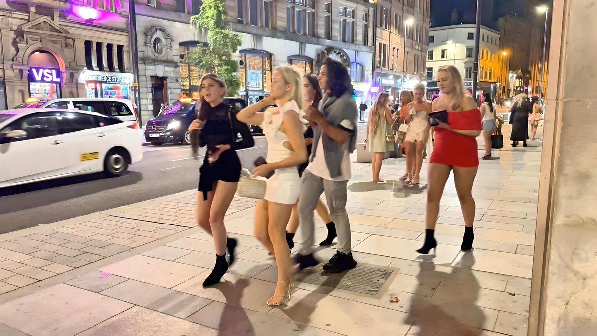 UrbanNightscape's tweet photo. Liverpool Nightlife
#urbannightscapes #liverpool #nightlife #patreon #drunk #SaturdayVibes #SaturdayNight #barefootgirls #beautiful #beautifulgirls https://t.co/vr8crT6PZV