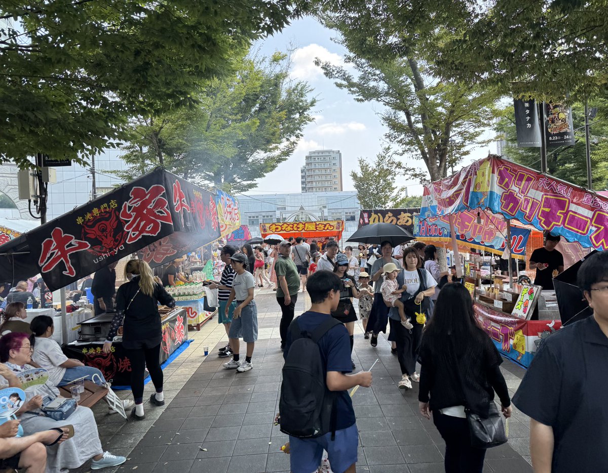 haseshun17's tweet photo. ラーメンショップ最高峰と言われる牛久結束店からのまつりつくば。
30年ぶりぐらいにビャッってやるとビャッって伸びるおもちゃゲットしました。 https://t.co/g5h6uS5P2k