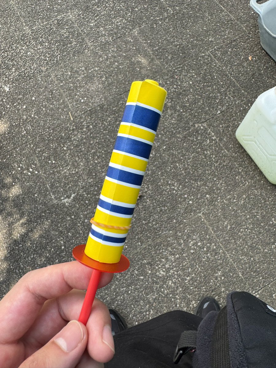 haseshun17's tweet photo. ラーメンショップ最高峰と言われる牛久結束店からのまつりつくば。
30年ぶりぐらいにビャッってやるとビャッって伸びるおもちゃゲットしました。 https://t.co/g5h6uS5P2k