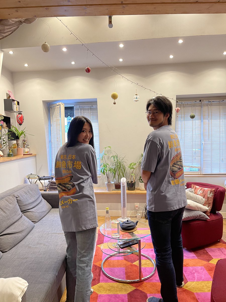 リヨン大聖堂にて面白いTシャツの人見かける→写真撮らせてもらってどこで買ったか聞く→無事買えた😊