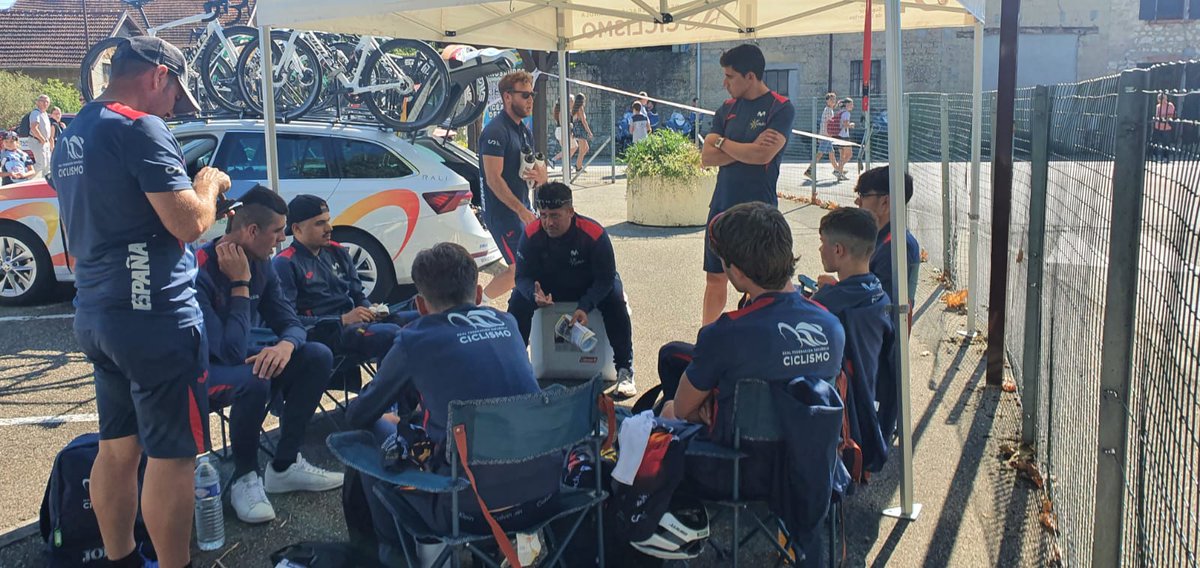 #TourDelAvenir | ¡Preparados para la primera etapa!🎯

🏁Aosta -  Saint-Galmier
📈189 km y 1700 D+

⚡La etapa más larga de la carrera.

¡Vamos, equipo!

 #TeamESPciclismo🇪🇸