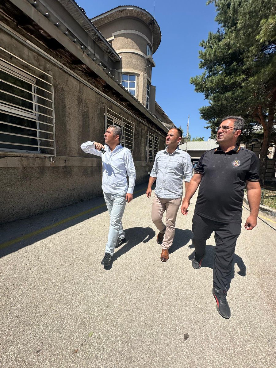 📍 Erzurum Lisesi

İl Millî Eğitim Müdürümüz Sayın Süleyman Ekici, ilimizdeki köklü eğitim kurumlarından tarihi Erzurum Lisesi'nde yürütülen bakım ve onarım çalışmalarını yerinde inceledi.

🔧 Çalışmalar hakkında yetkililerden bilgi alan Müdürümüz, okulumuzun fiziki şartlarının