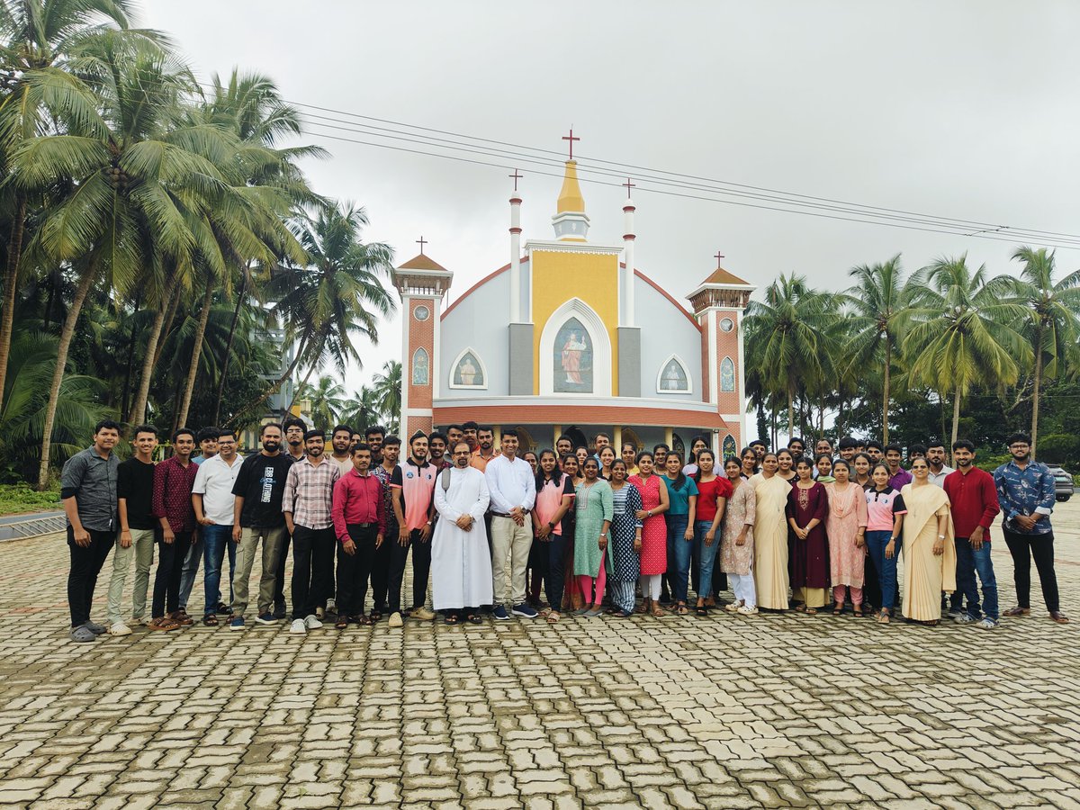FrAnilIvanFern1's tweet photo. 🚀 The youth of Vorkady Parish explored the power of AI in the session “AI for Professional Excellence” on 17 Aug 2025.
Organised by ICYM Vorkady in collaboration with Canara Communication Centre. 🌐✨@cccmangalore

#AIForExcellence #YouthEmpowerment #ICYMVorkady  #DigitalFuture https://t.co/hpP3lX0maY