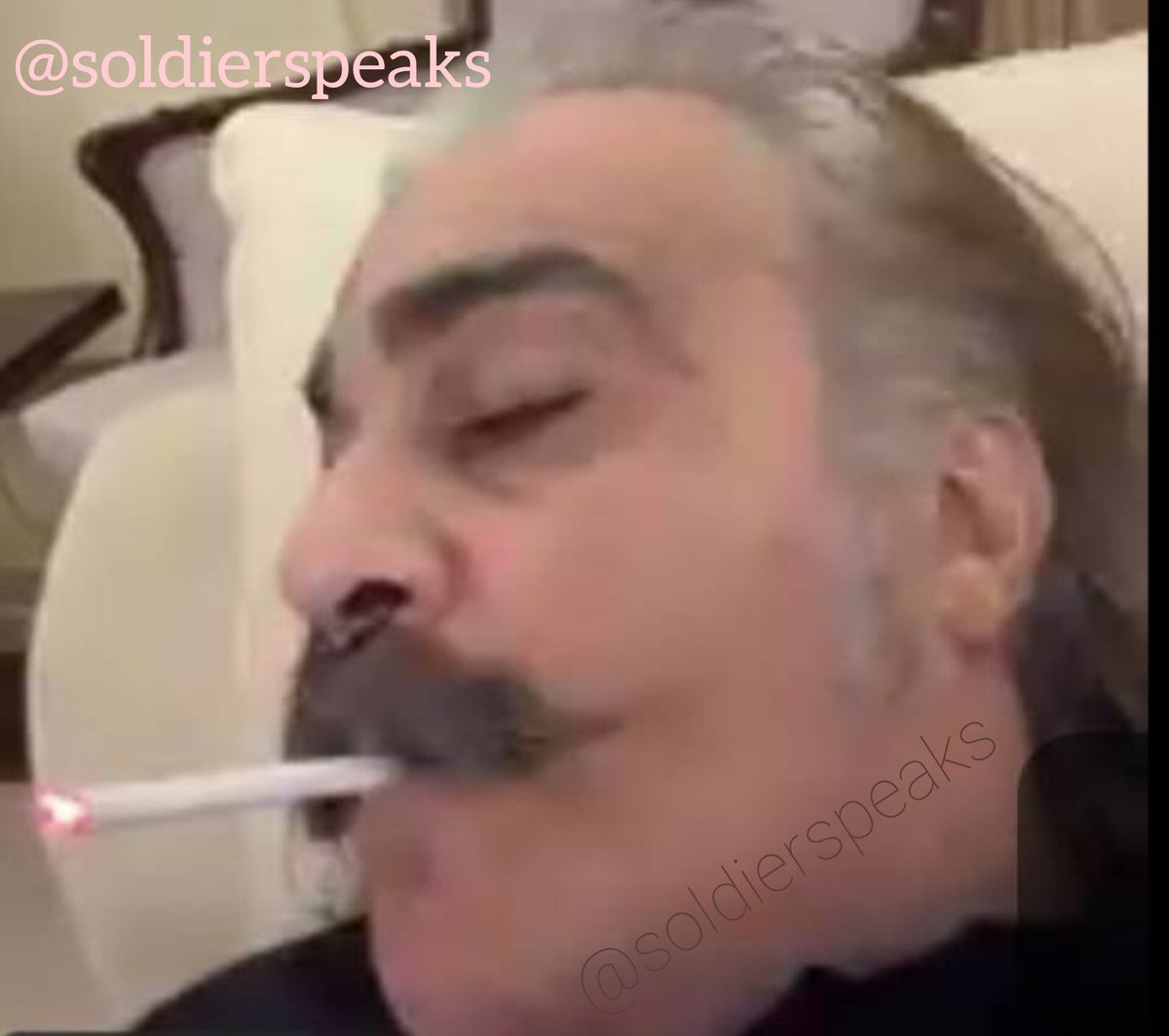 جرنیلوں کا سویٹ بوائے علی امین گنداپور، عمران خان اور قوم کی قید کی فکر میں نڈھال، پولیٹیکل کمیٹی کی میٹنگ میں سوٹے مارتے؛ غم غلط کرتے ہوئے پایا گیا۔