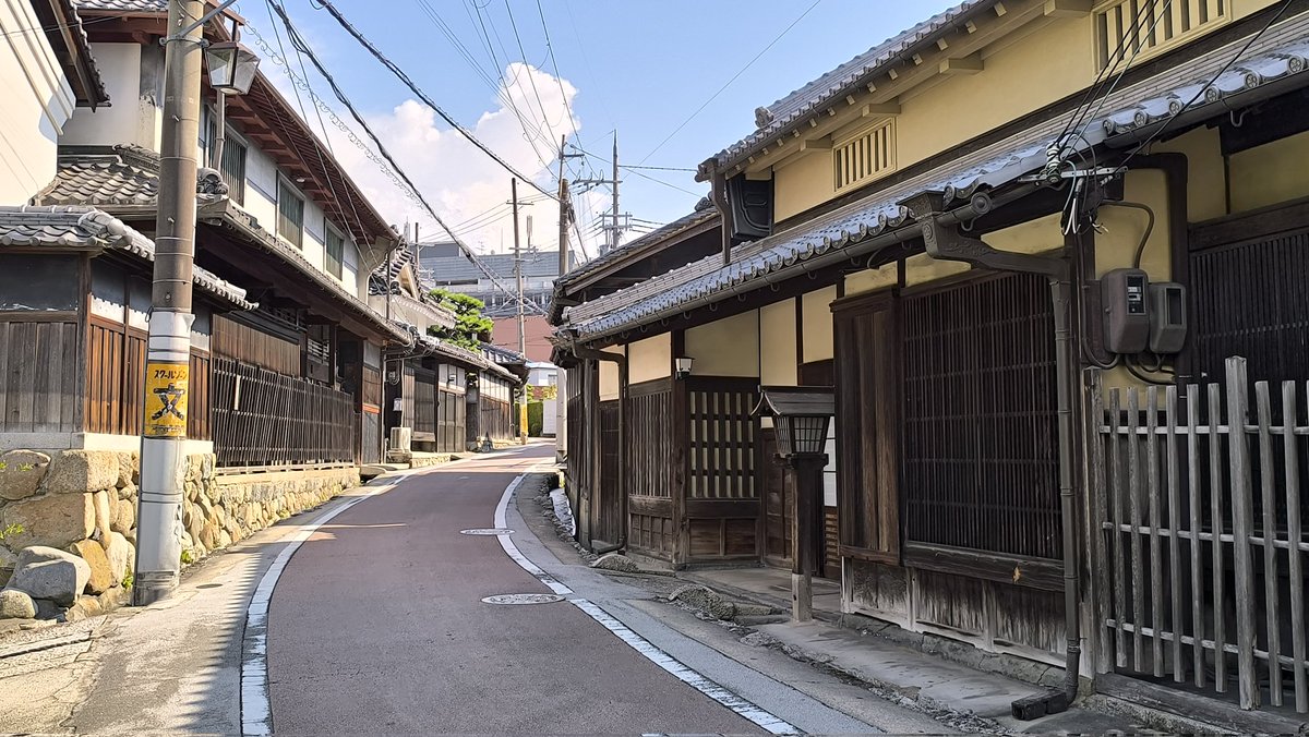 歴史的な街並みの風景 神奈川県の三崎港は日本の昭和の街並みが残る漁港町。古い町並み