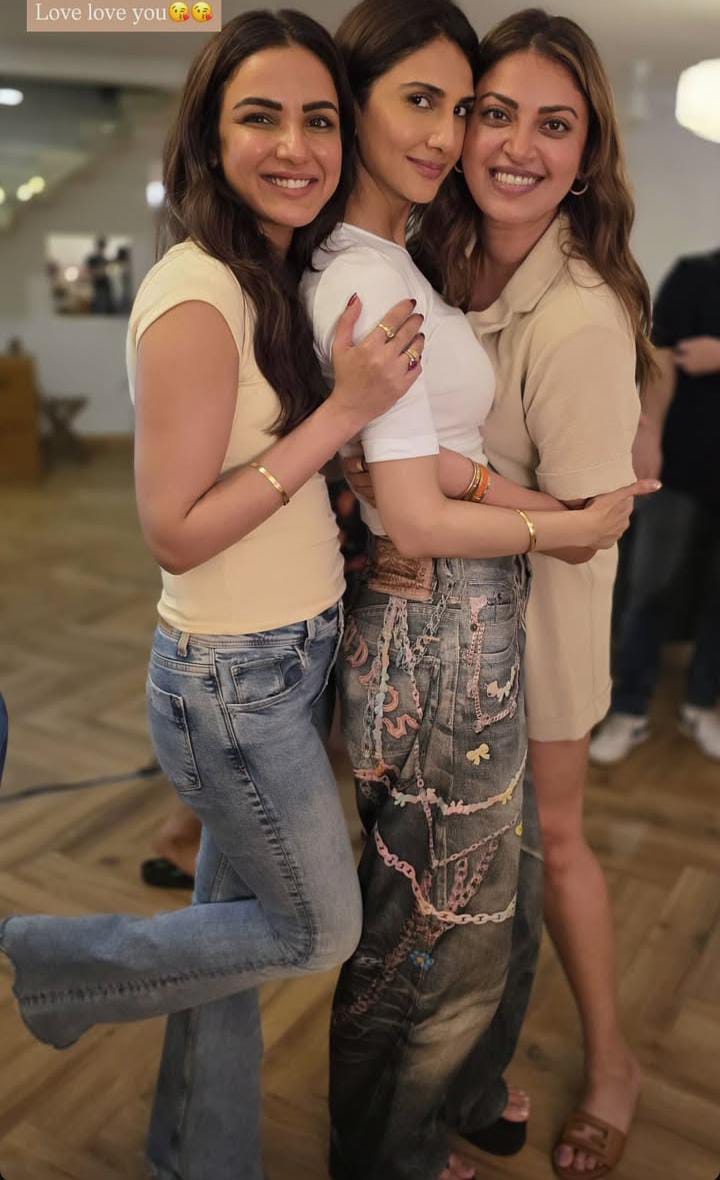 Jas with her old friend Vaani Kapoor 
<a href="/jasminbhasin/">Jasmine bhasin</a>
WE WANT TEI S2 BACK
#BringBackOurTwiNj #JasminBhasin