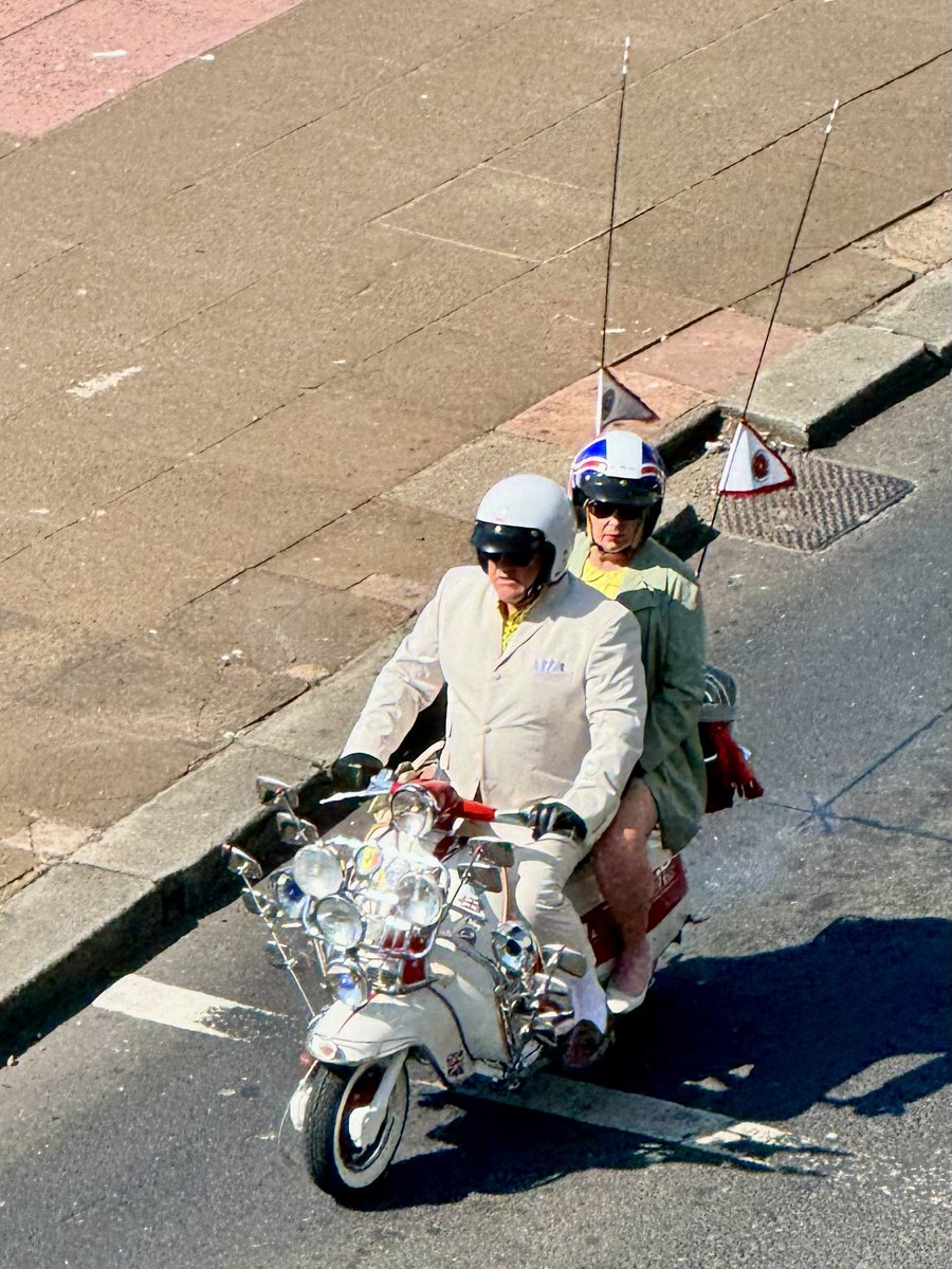 Arriving in style #Mod #modweekender #Brighton <a href="/ThePhotoHour/">#ThePhotoHour</a>