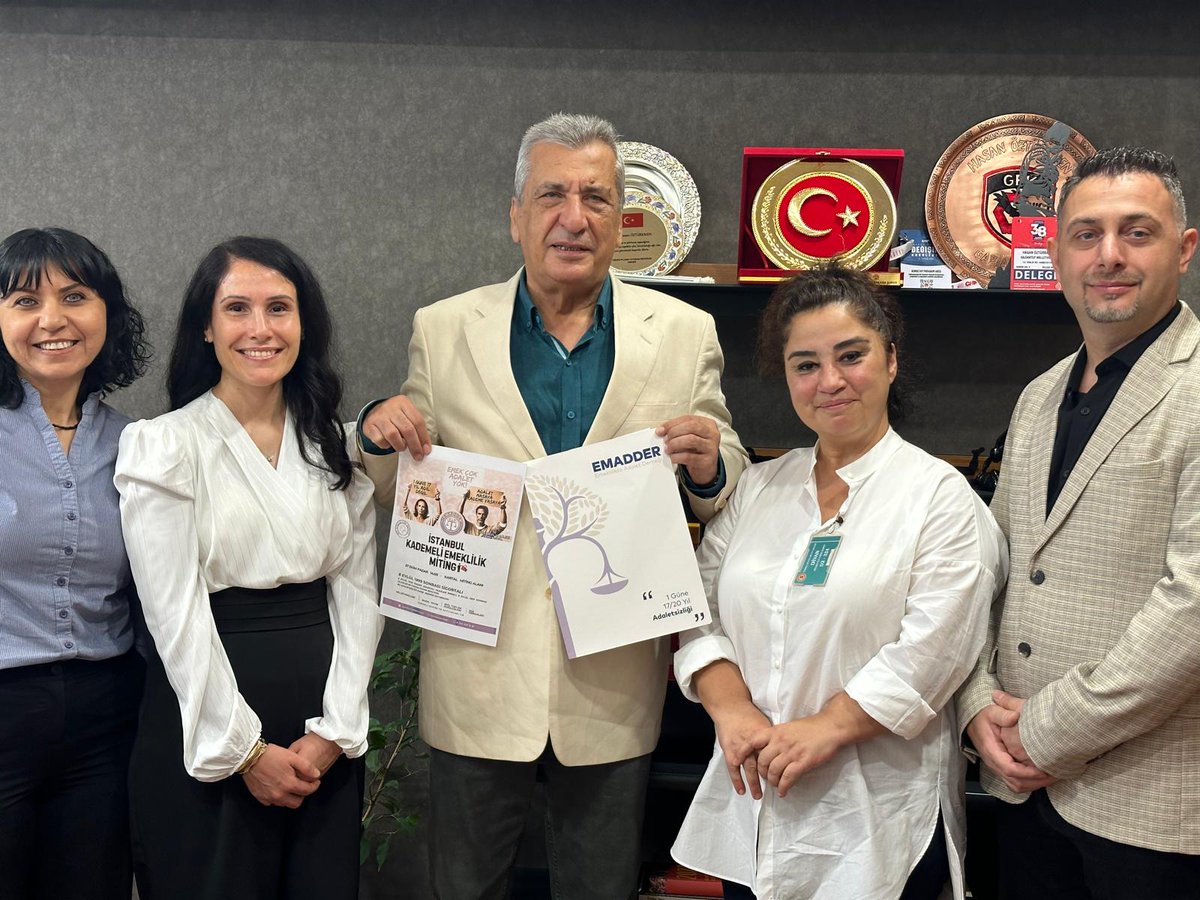 8 Eylül 1999 sonrası SGK girişli milyonlarca vatandaşımızı, emeklilik hakkını elde edebilmek için çabalıyor...   
Çifte standarda uğrayan emekçilerin her zaman yanında olduk.
Meclis açılınca yine kademeli emeklilik bekleyen milyonların sesi olmaya devam edeceğiz. 

1 güne 17 yıl