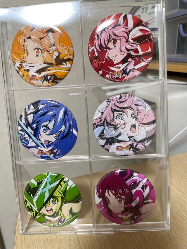 引越し作業で変なところに突っ込んでいた物が発掘されるのだけど、これはシンフォギアXV放送当時のキャラソンをアニメガ で購入すると貰えた缶バッジ😃✨