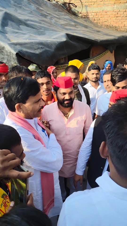 MlaKaptansingh's tweet image. प्रिय भाई प्रधान श्री राम नरेश लोधी जी ग्राम पंचायत शिवरी मोहन रोड के द्वारा आयोजित भंडारे में माननीय विधायक राहुल लोधी भाई बी के टी विधान सभा से यशवीर लोधी ज्ञान प्रकाश लोधी मोहित लोधी मनीष लोधी अमित लोधी राहुल सिंह रोहित लोधी तमाम साथियों के साथ सम्मिलित होकर प्रसाद ग्रहण किया।