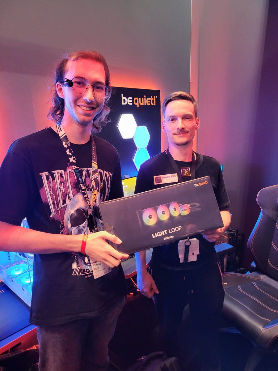 Its Sunday, the last day of the <a href="/gamescom/">gamescom</a>! Join us at Hall 10.1 = A078 and try our challenges or beat a pro, like these 2 happy winner?