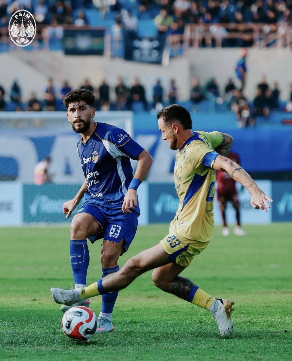 0vercaffeine's tweet photo. Absolutely chaps at SSA! 😱

64' Ze Valente scored a penalty.
71' Uilliam had an opportunity to equalize from the dot, but saved by Cahya Supriadi.
90+6' Persib scored to made the match draw.
90+17' VAR said it was pen for Persib, but Marc Klok missed it!

#BRISuperLeague https://t.co/15OsfYfoL6