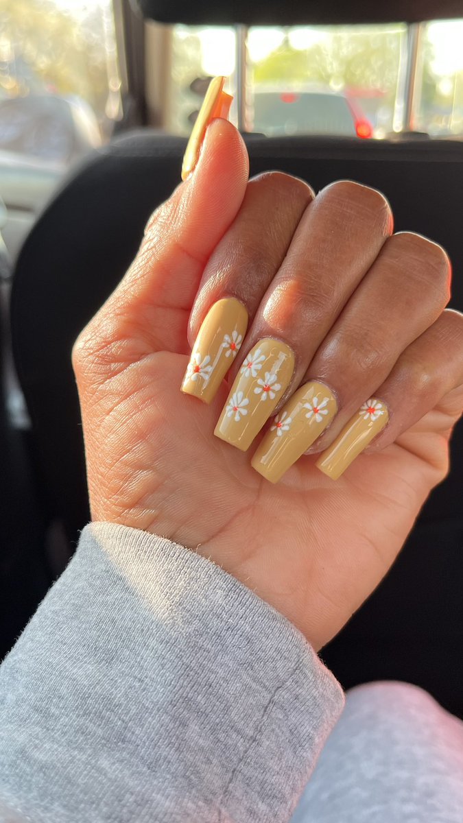 unathimahlati's tweet image. Yellow! 💛#readyforspring