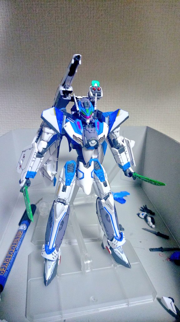 今回は子供らに奪われなかったので無事にバルキリーのスミ入れ終わったぜ　つや消し吹くぞー