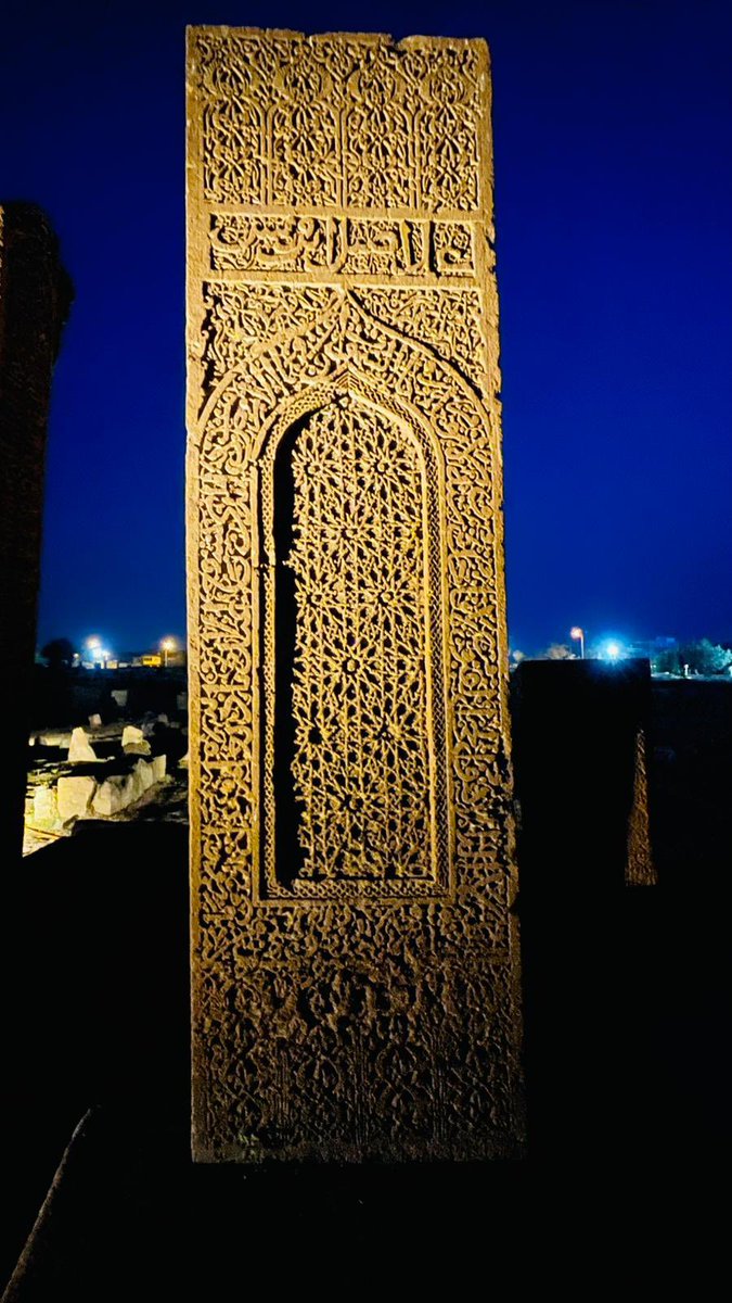 hakanbdrhanoglu's tweet photo. Kubbetü’l İslam Ahlat #ahlat #MalazgirtZaferi https://t.co/MJi1XT4CFG