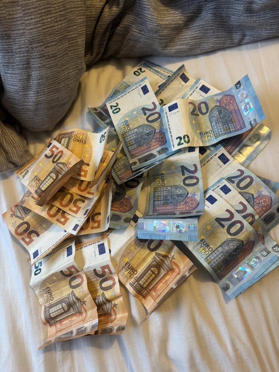 Casino is a win/win scenario for me tbh

I either win money and I’m happy 

Or I lose money and my temporary sadness is a distraction from the real issues in my life 

Anyways, made all this from 100 the other night