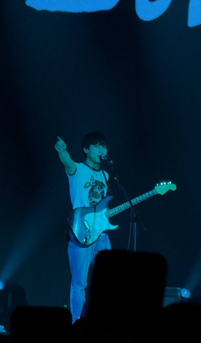 apcym_'s tweet image. ขอฟีดแบคงาน #COLORISTS4 #ColoristsMusicFestival4 ไปปีก่อนๆแล้วประทับใจสเตจ+ไลท์ติ้งสุดๆ ปีนี้มานบ่าาาาดั้ยเรยคะ คอนเสปต์เอาสีแต่ละวงมาย้อมเวที เข้าใจได้ แต่ย้อมแล้วภาพที่ออกมาคือ 555555555 ป้าจะรั่วอะ ศลปตัวแดงตัวฟ้าตัวเหลืองตัวเขียว เวทีใหญ่มืดตึ้บ เวทีเล็กสว่างจ้า เฮ้วป์…