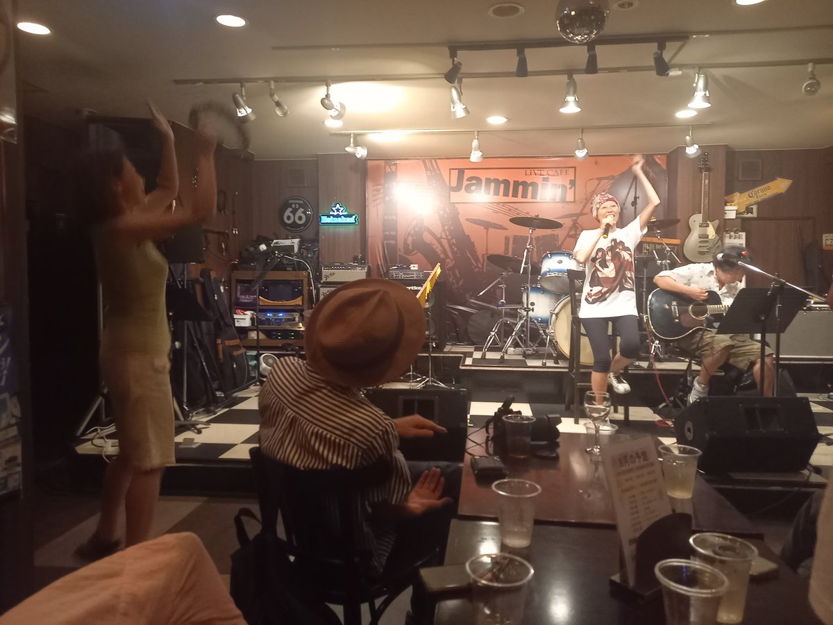 tojo5313's tweet photo. 今夜は、 #ZARDuo さんのLIVE✨にお邪魔しました(* 'ᵕ' )☆
素敵な歌声ありがとうございました(୨୧ ❛ᴗ❛)✧
#ZARDトリビュート #ZARD https://t.co/tSLMadhtcD