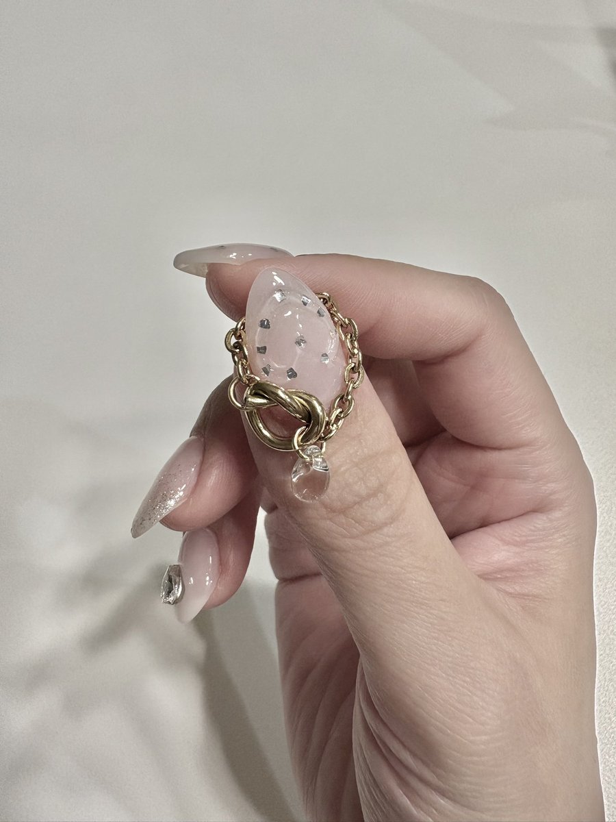 重いくらいがちょうどいいから
もっともっと縛って欲しい

minne、Instagram、TikTok、note
lit.link/epheur

#ハンドメイドアクセサリー