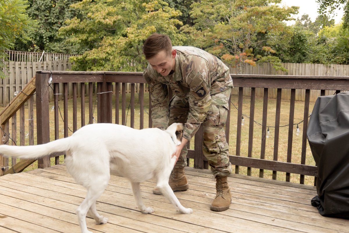 kellxh's tweet photo. roscoe got his dad back ❤️ 🇺🇸 https://t.co/KFb2ousGp3