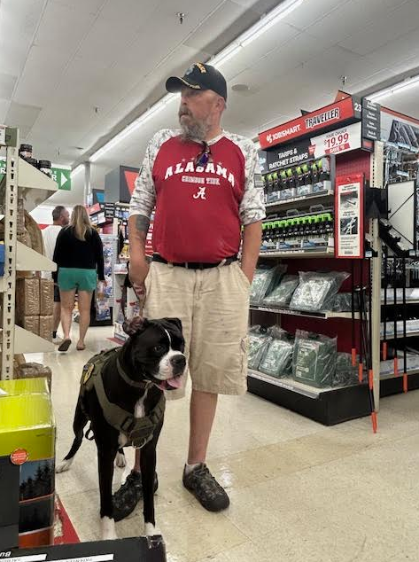 84DogsHelp's tweet image. Team Bobby &amp;amp; Bama are training with the #WDFVFamily at Tractor Supply—building trust, skills, and confidence in real-world settings. Every session brings them closer to becoming a certified service dog team. 🐾💪🇺🇸
#WorkingDogsForVets #ServiceDogStrong #TeamBobbyAndBama
